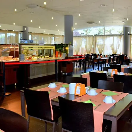 Charming With Sea-view Terrace דירה